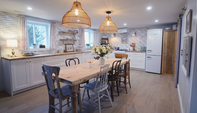 The Flower Garden Farmhouse. Stay at a Flower Farm just 1 hour from Toronto