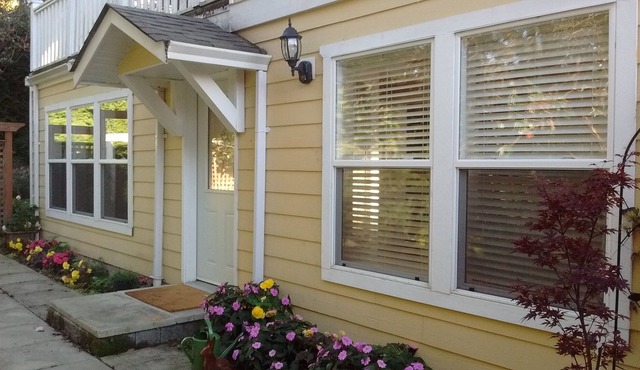 The Garden Suite in Maple Bay, a private, quiet, spacious retreat