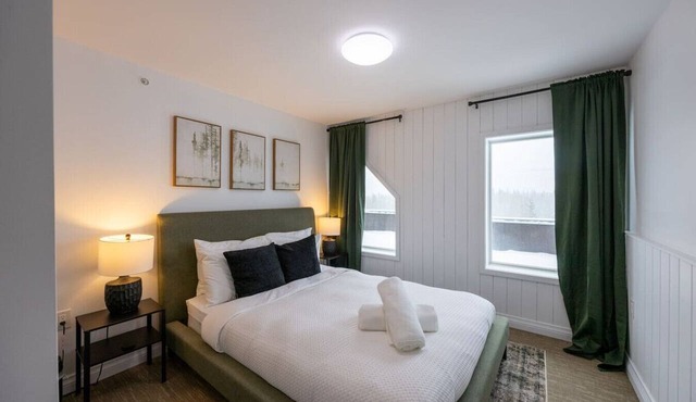 The Gem Stays | Private 10-Suite Retreat Sleeps 56