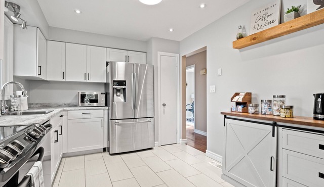 | The Henley House | 8 Guests | Port Dalhousie |