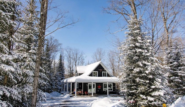 The Hidden Porch at Sir Sam's (hot tub & sauna)