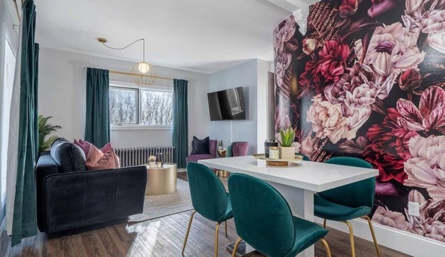 The Icon | Historic Suite | Board Games | Downtown