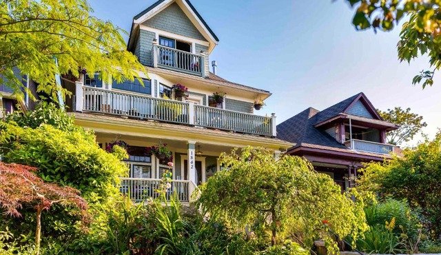 The Ivy on Parker Guest House