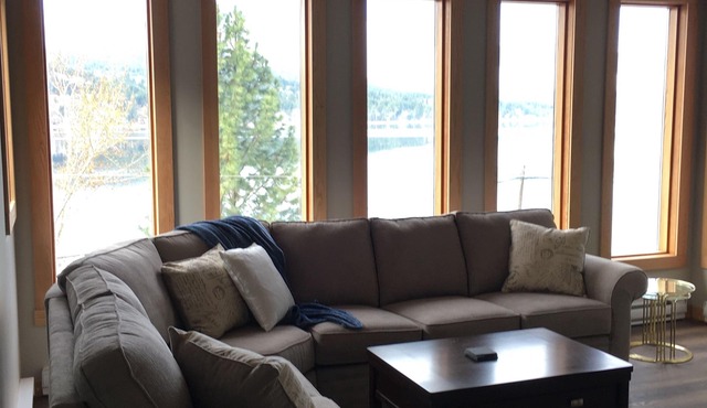 The 'LakeHouse' in the Shuswap at Blind Bay