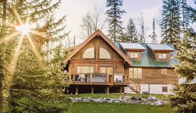 The Lazy Elk - Spacious mountain view Lodge with hot tub