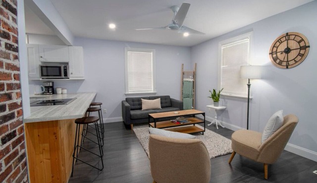 The Little Lake House-Cozy 2Bdrm