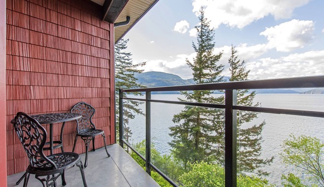 "The Lodge on Harrison Lake" Suite #2