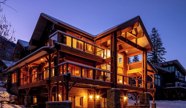 The Minks: 6-bedroom luxury mountain chalet with hot tub & sauna