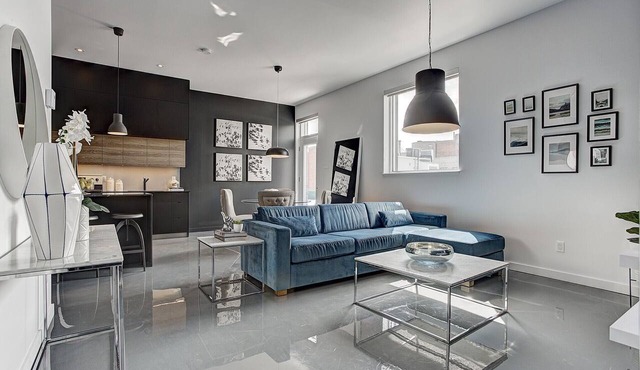 THE MODERN CHIC | Two-Bedroom Loft w. Terrace