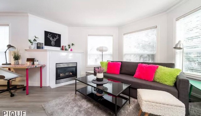 The Neon Palace - KingBed - Fireplace - Netflix - UG Park