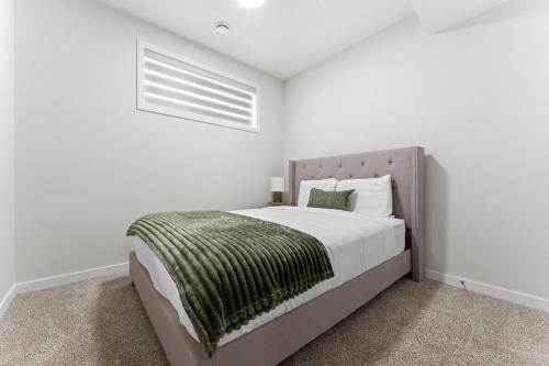 The Nook - 2 Bedrooms 20 mins from airport Games Coffee
