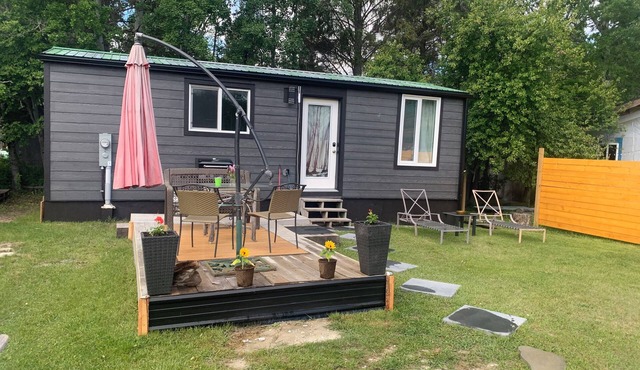The Piper Pad – Cozy Tiny Home Escape in Canal Flats, BC