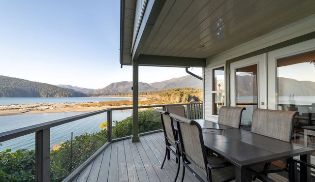 The Point | Port Renfrew | 180-degree ocean views and private hot tub!