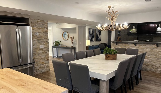 The Sweet Spot -HOT TUB /SAUNA & GAMES ROOM!