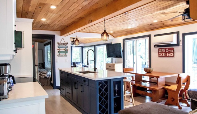 The Willow | Lakefront Cottage | Muskoka