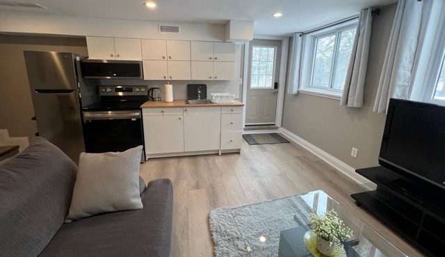 This guest house is a 2 bedroom(s), 1 bathrooms, located in Peterborough, ON.