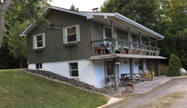 Thornbury 3 Bdrm home, 2 garages Short/Long Term