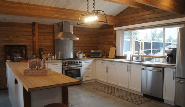 TIMBER & BEAM CABIN Private setting New-Re-located & Re-built 1979 Pan Abode