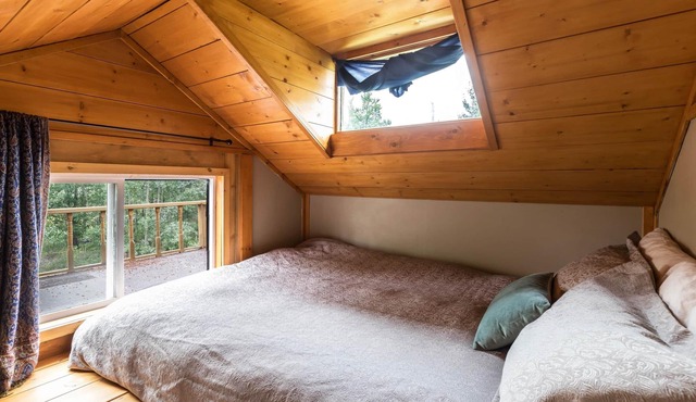Tiny House on Urban Farm-Glamping