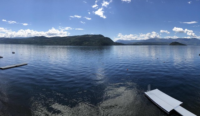 TLC Beachhouse "Suite 1" - Waterfront - Shuswap Vacations and Sledding Accommodation (clone)