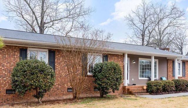 Top convenience for Work or Play in Raleigh. Pet friendly 3 bdrm 2 ba