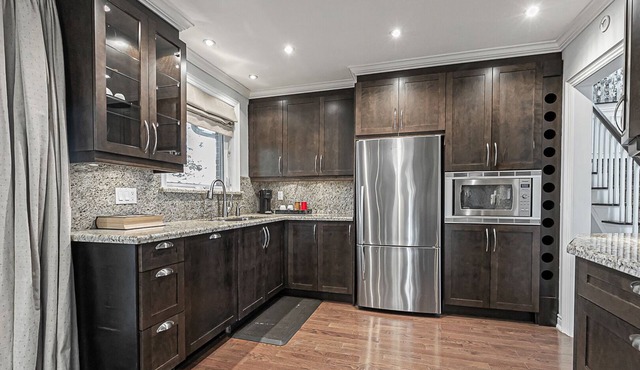 Toronto Back To Park Luxury Detached 4 Bedroom 2 Bathroom Double Garage House