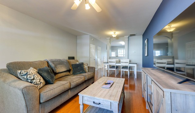 Townhome w/Community Pool: 11 Mi to Dtwn Raleigh!