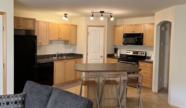 Townhouse style 2-bedroom Condo with Private Entrance