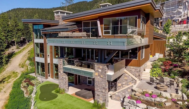 Trails End Kadenwood, super luxury estate, ski-in/out, hot tub, putting green