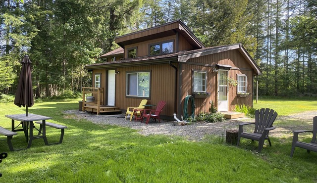 Tranquil country cottage near Courtenay and Mt Washington