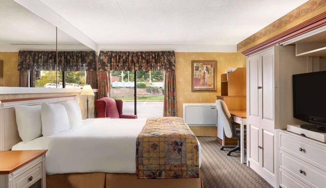 Travelodge by Wyndham Owen Sound