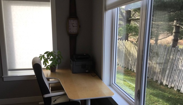 Trendy Semi-Detached House Close to All Amenities