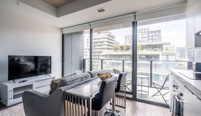 Trendy & Stylish 1BR in Popular King West
