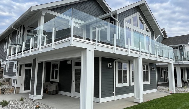 Twisted Vines Lakehouse-4 bed/4 bath, spacious home @ Cottages on Osoyoos Lake