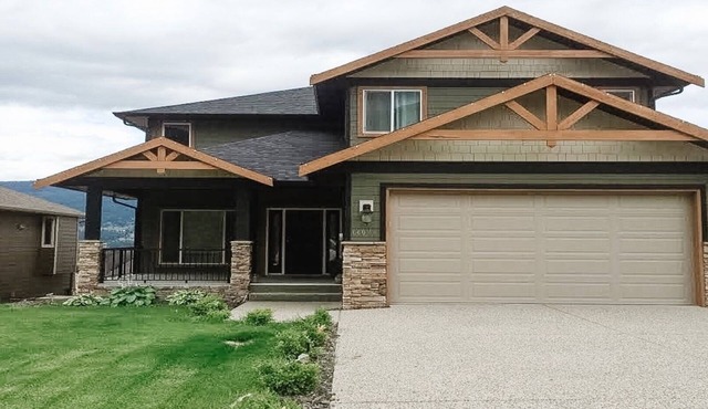 Two bedroom family friendly suite minutes from 3 beaches and multiple wineries!