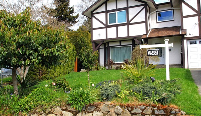 Two-Bedroom Suite in a Quiet Area Near Local Amenities