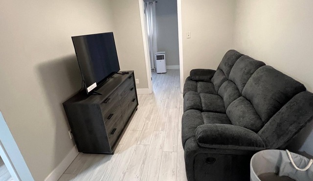 Two bedrooms flat near Plage Kiwanis (Le Centre-Ville)
