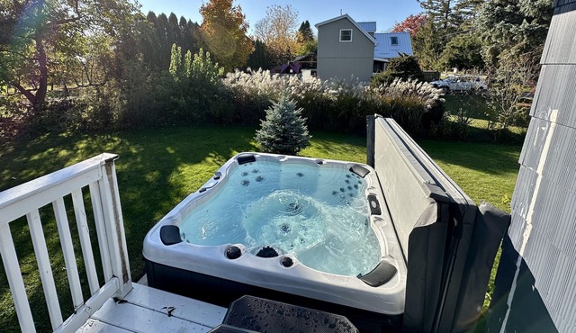 Ultimate Wine Country Getaway - HOTTUB, Games Room, Netflix