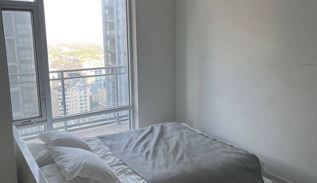 Unique 1+1 Bed, 1 Bath, 634 Sq Ft Suite Down Town Toronto