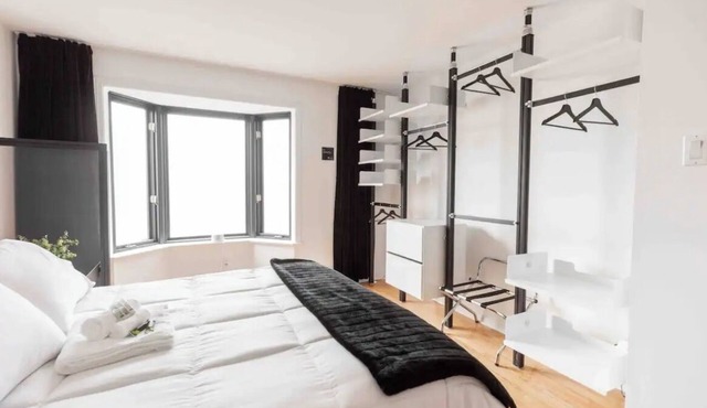 Unwind in Style at a Luxurious Loft - Free Parking