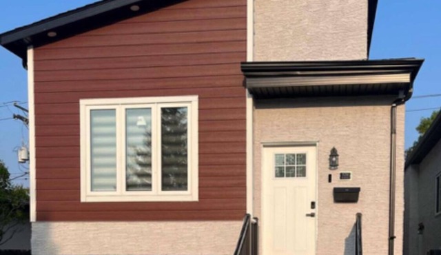 Upper Suite Family Haven - 6 minutes drive from the Airport, Close to Everything