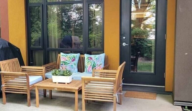 Upscale Resort Stay! Private+Peaceful on Creekside!