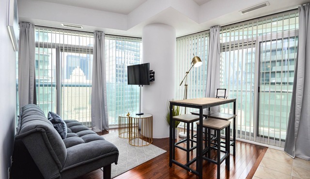 Urban 1BR Escape with Queen Bed in Prime Toronto Location