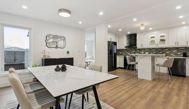 Urban Nest Home 4bed 4bath | Parking | Baby Crib