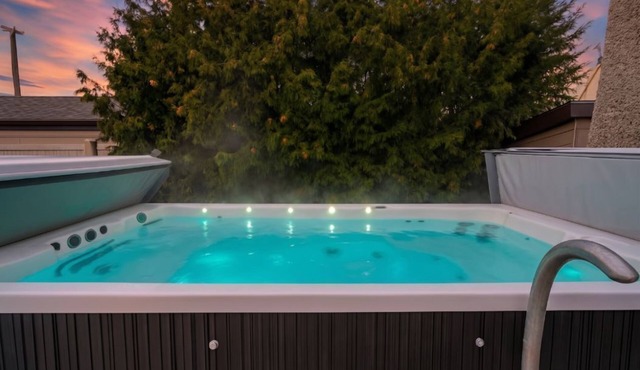Urban Oasis - Heated Pool/Hot Tub - Steam Shower - Pets