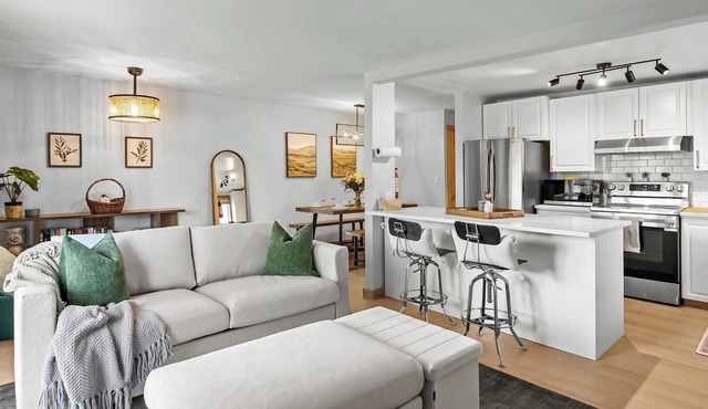 Urban Sanctuary | Chic 3BR Inglewood Stay w/Yard
