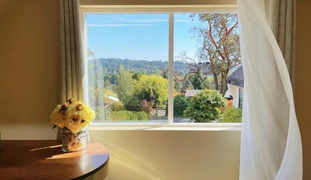 UVIC Ocean View Private Guesthouse