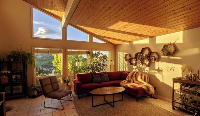 Vernon with a View - Family home with Pool + Hot Tub