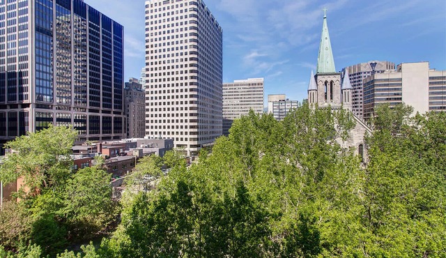 Vibrant 2BR- Near Old Montreal w/Hot tub