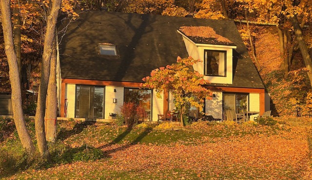 Villa by St-Lawrence River and the Promenade-Champlain in Québec City